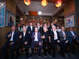 兆元宴=漲停宴！鴻海、緯創、華碩、英業達、仁寶、緯穎、宏碁全亮燈…黃仁勳「這句話」還助攻哪些輝達概念股？